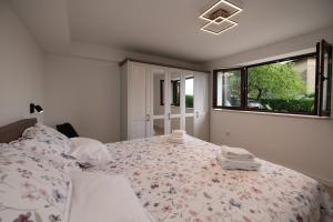 Lara - private parking and garden