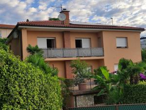 Lara - private parking and garden