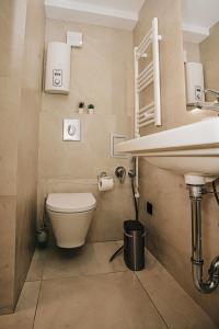 The Loft - Parking - Washer&Dryer - Port view - Balcony