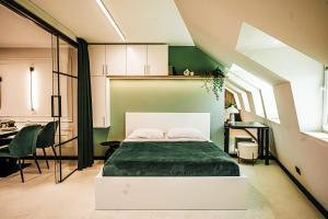 The Loft - Parking - Washer&Dryer - Port view - Balcony