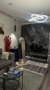 Apartment -Smart Entry- Excellent Location