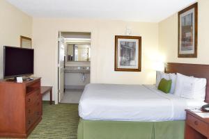 King Room - Non-Smoking room in Best Western Orlando East Inn & Suites