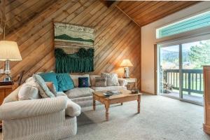 3 Bedrooms + Loft townhome in Snowcreek Phase 3, Private Pool Table Sleeps 6 Guests, Dog Friendly