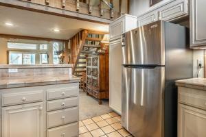 3 Bedrooms + Loft townhome in Snowcreek Phase 3, Private Pool Table Sleeps 6 Guests, Dog Friendly