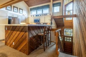 3 Bedrooms + Loft townhome in Snowcreek Phase 3, Private Pool Table Sleeps 6 Guests, Dog Friendly