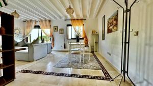 Palmeraie 1BR Appart with Garden, Pools and Tennis