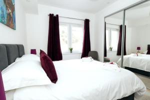 Inverness Haven: Bright 2B2B with Scenic Views