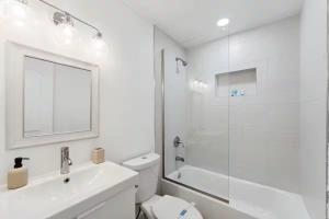 Spacious Miami Retreat with Private Backyard — Ideal for Families & Groups