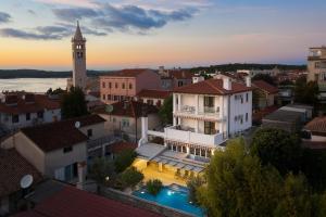 Villa Arena - pool table, table tennis, darts & more