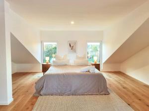 Modernes Haus in der Nähe des Flüghafens mit WLAN,Parkplatz,Terrasse