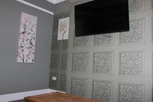 Blackburn Retreat Hot Tub Couples Retreat