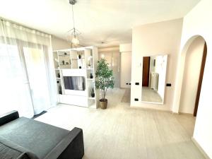 Live House-Attico, ampio e luminoso monolocale