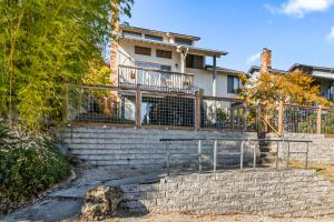 Large Lk Washington View Family Home