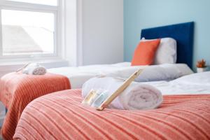 8 Bedroom, 8 En suite, 12 beds, Fast Wifi, Contractors, Parking