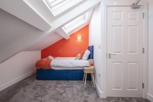 8 Bedroom, 8 En suite, 12 beds, Fast Wifi, Contractors, Parking