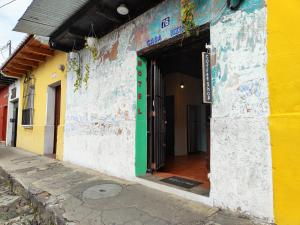 Casa Nikté Boutique Hotel - 3mins walk from Santa Catalina arch & fast WiFi