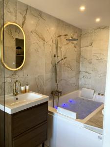 Studio romantique & cosy avec Balnéo pour deux - proche plage