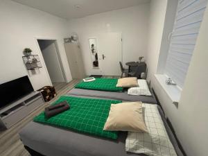 Apartment, Ferienwohnung- Bad-Küche- Parkplatz