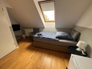 Zimmer-Bad-TV-Kühlschrank-16