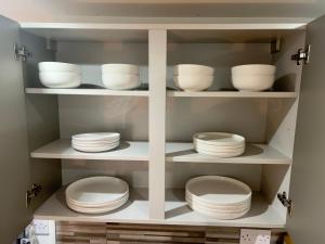 New Modern 3 Bed En-suites City Centre Apartment - Sleeps 8- Paid Parking Options