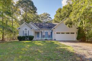 Dog-Friendly Family Retreat Near Chincoteague Bay!