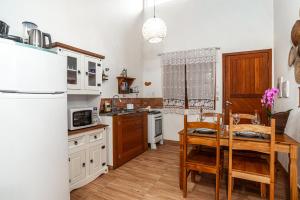 Charmoso chalé 5min da Praia do Estaleiro Churras&Pet OK