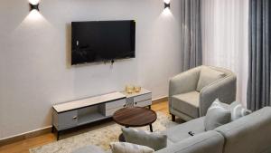 Stylish 1 -bedroom apartment in parklands with pool, and modern gym