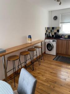 Georges 1Faraline court Apartment