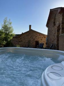 Gîte de Charme avec jacuzzi, piscine et accès rivière