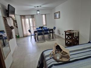 Departamento 1 ambiente a la calle con balcón