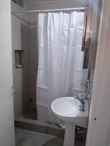 Departamento 1 ambiente a la calle con balcón