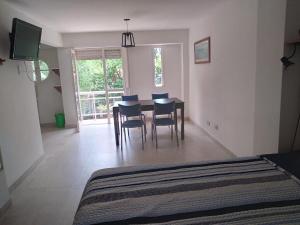 Departamento 1 ambiente a la calle con balcón