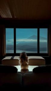 Chalet with pool and view of Lake Thun