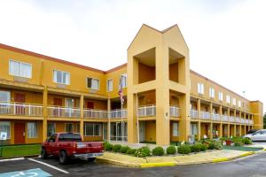 Copley Inn & Suites By OYO Akron OH