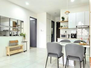 Stylish Home at The Podium 5-7pax
