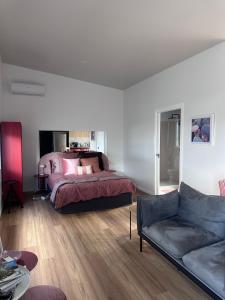 Aurora Self Contained Studio