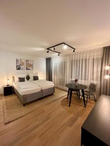 G&P Housing Apartments - XXL Wohnung für Familien & Gruppen 120qm mit 3 Schlafzimmern, 3 Badezimmern, Panoramabalkon und großer Küche