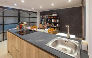 Amazing Apartment In Alicante With Wifi