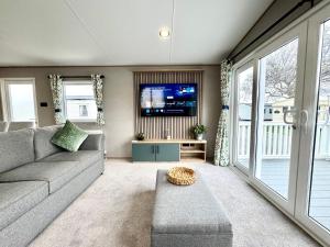 The Retreat - An Luxurious Caravan in Towyn, Wales