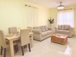 Our Cozy Home, Wi-Fi, AC, Parking, Near Beaches and Attractions in quiet area
