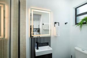 Tropical 2BR2BA Getaway in Gorgeous Key Largo, Marina, Saltwater Lagoon, Pool