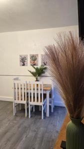 Spacious Entire House with Free Parking Perfect for Relocators Contractors and Long Term Stays