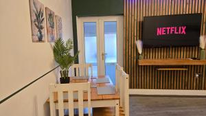 Spacious Entire House with Free Parking Perfect for Relocators Contractors and Long Term Stays