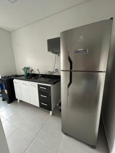 Apartamento com vista parcial do mar