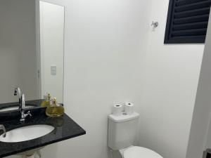 Apartamento com vista parcial do mar