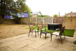 Stylish Wembley Home with Hot Tub, Parking & Garden