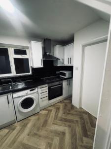 Stylish Wembley Home with Hot Tub, Parking & Garden