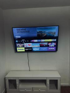 Stylish Wembley Home with Hot Tub, Parking & Garden