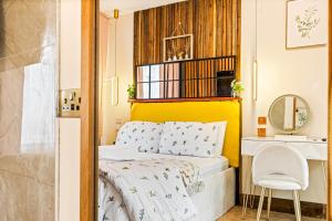 Guest suite with hot tub and sauna