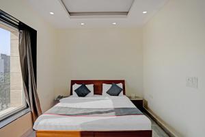 Townhouse Merriment Near ISKCON Temple Noida